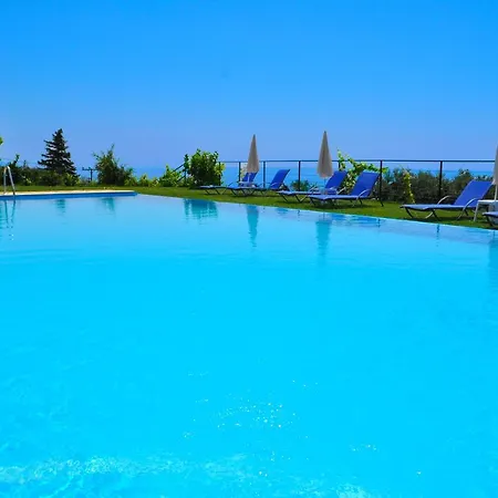 With Swimming Pool And Sea View - *
