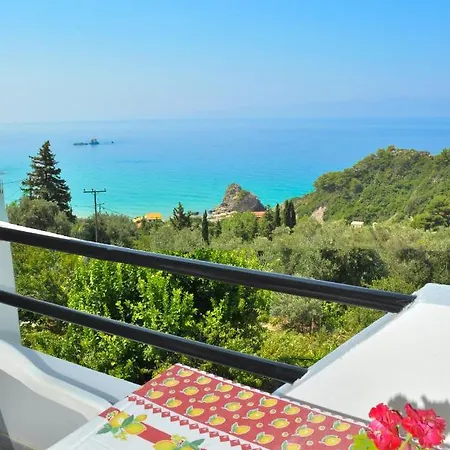Apartment With Swimming Pool And Sea View -