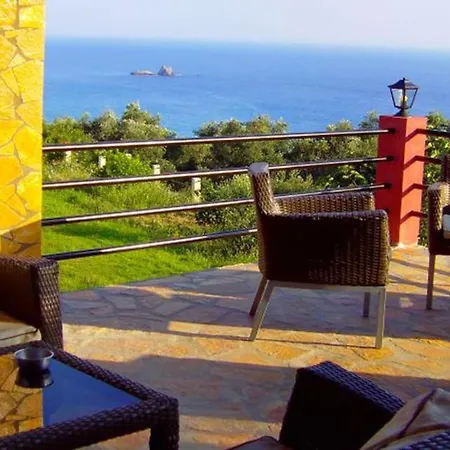 With Swimming Pool And Sea View - *