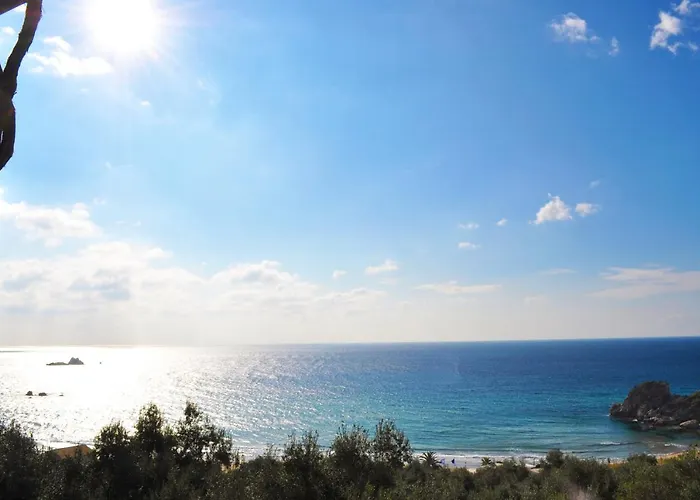 With Swimming Pool And Sea View - דירה